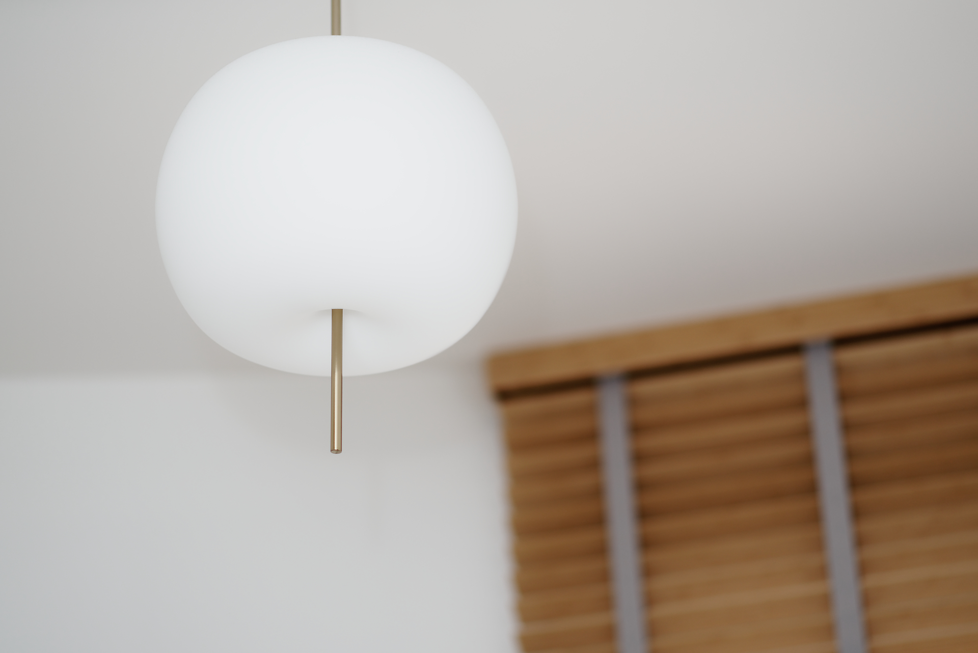 lampa w sypialni